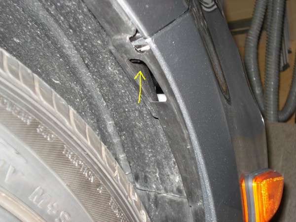 Side Fender Screw.JPG
