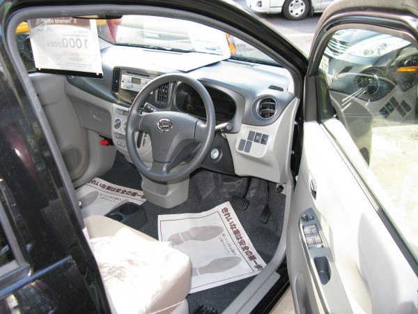 Cockpit of the Daihatsu Mira. Very basic, but it did feature a digital instrument panel. The controls were spartan.