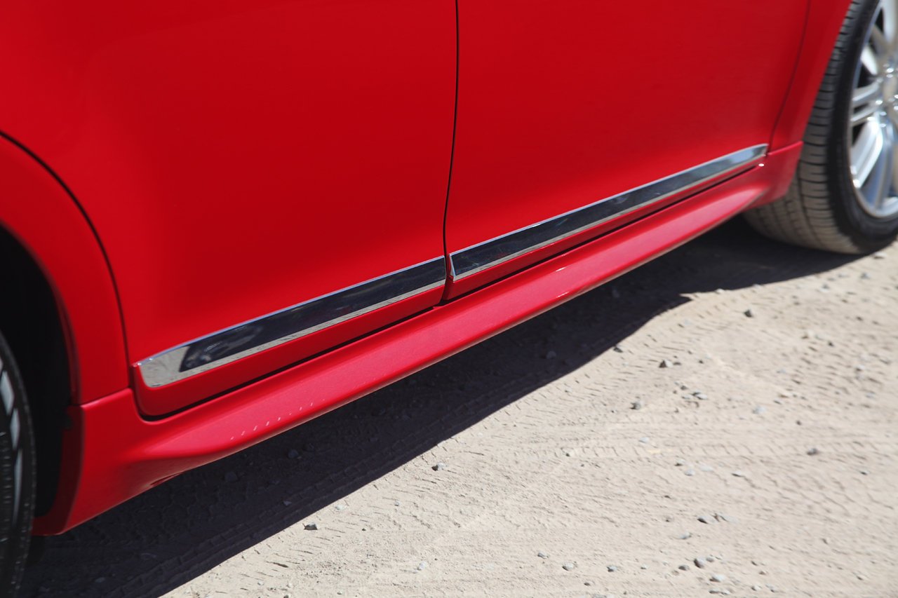 11-kizashi-sport-side-sill.jpg