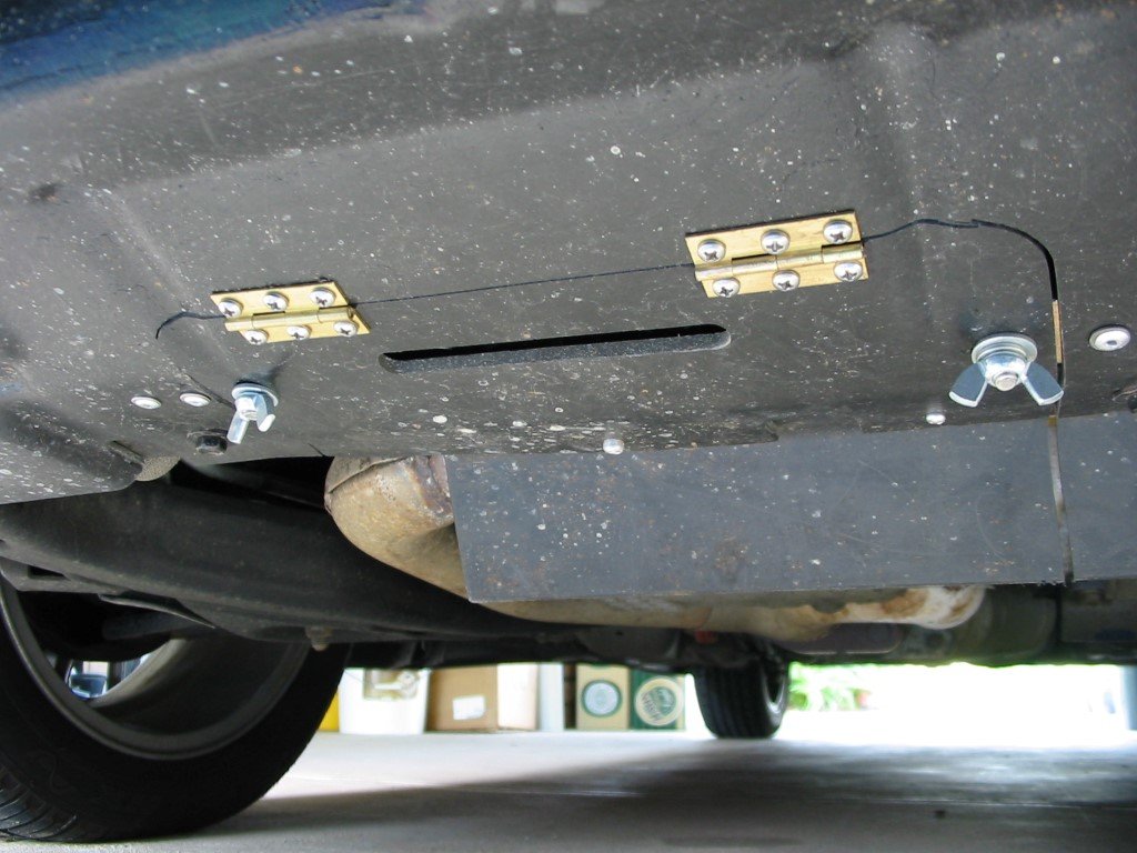 mondeo oil flap.JPG