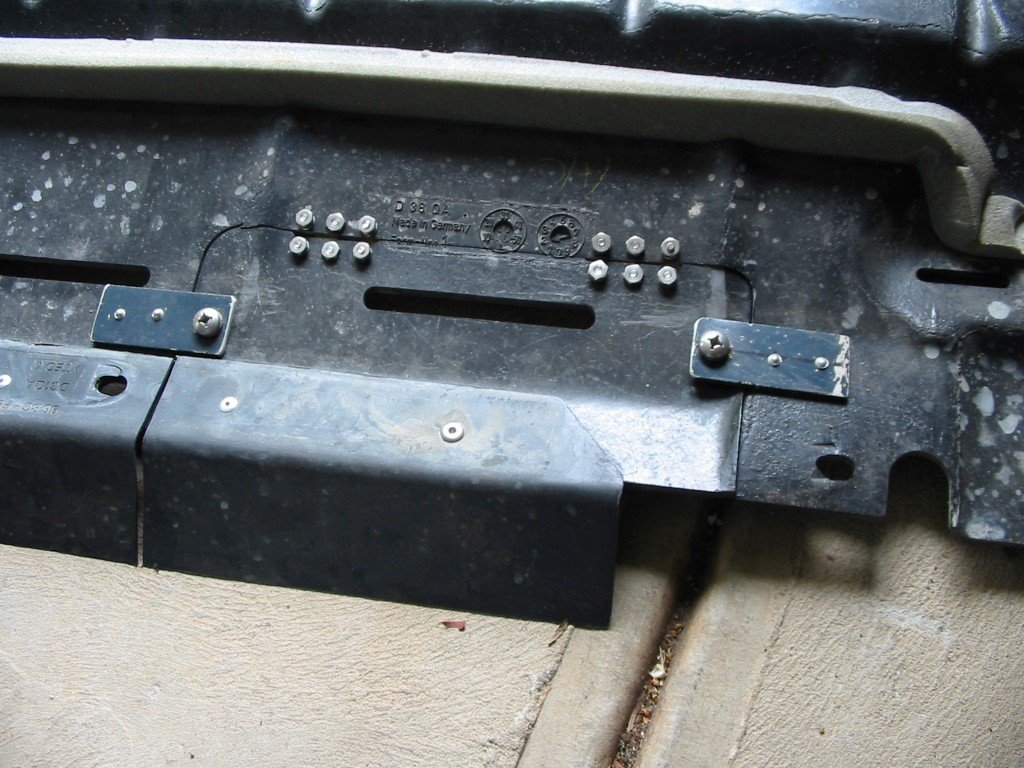 mondeo oil flap 1.JPG