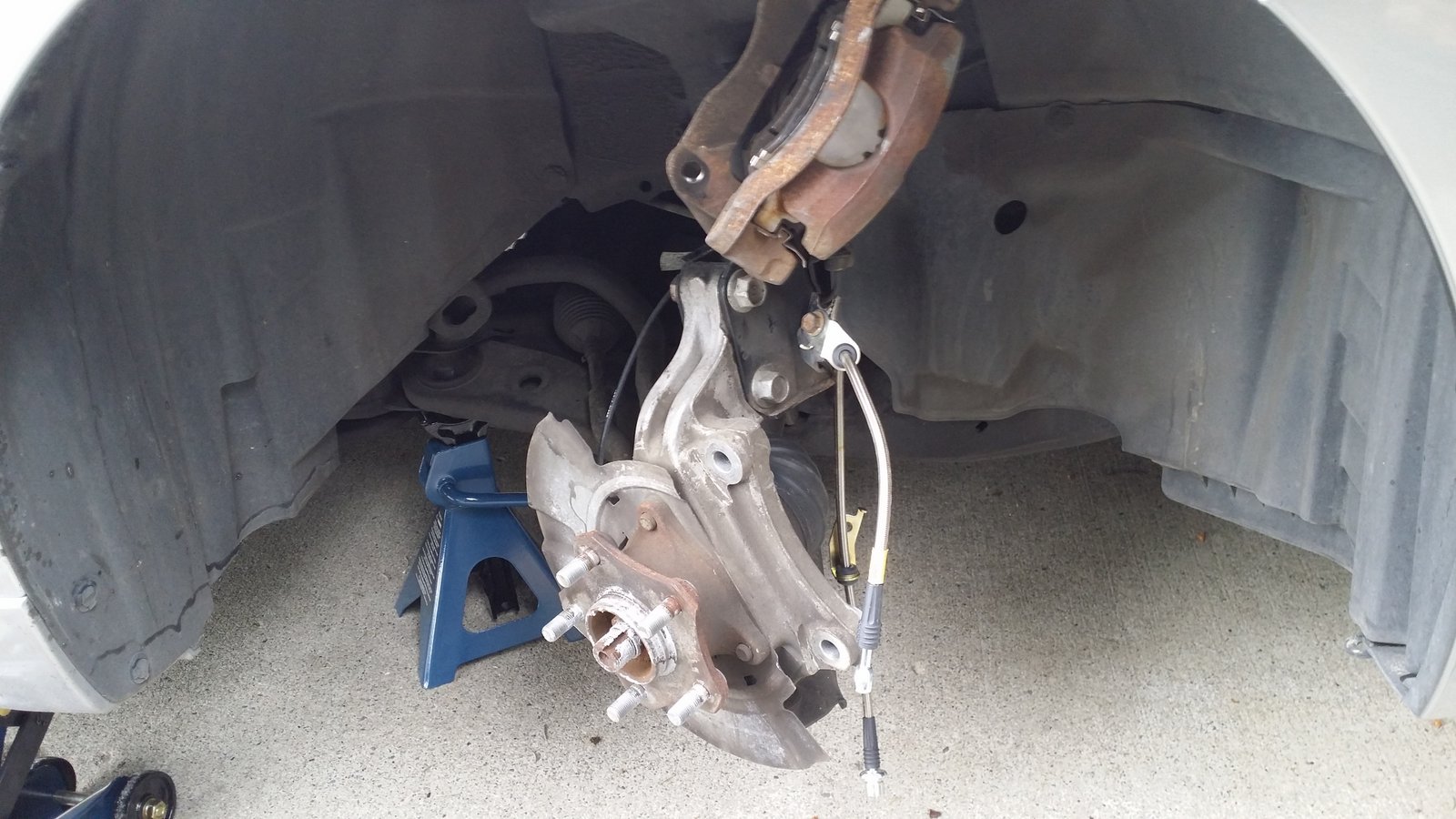 REMOVE ROTOR SO ONLY THE HUB IS SHOWING