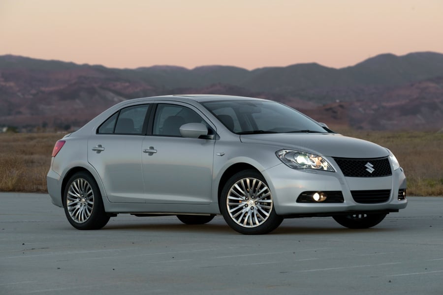 2011 Suzuki Kizashi.jpg