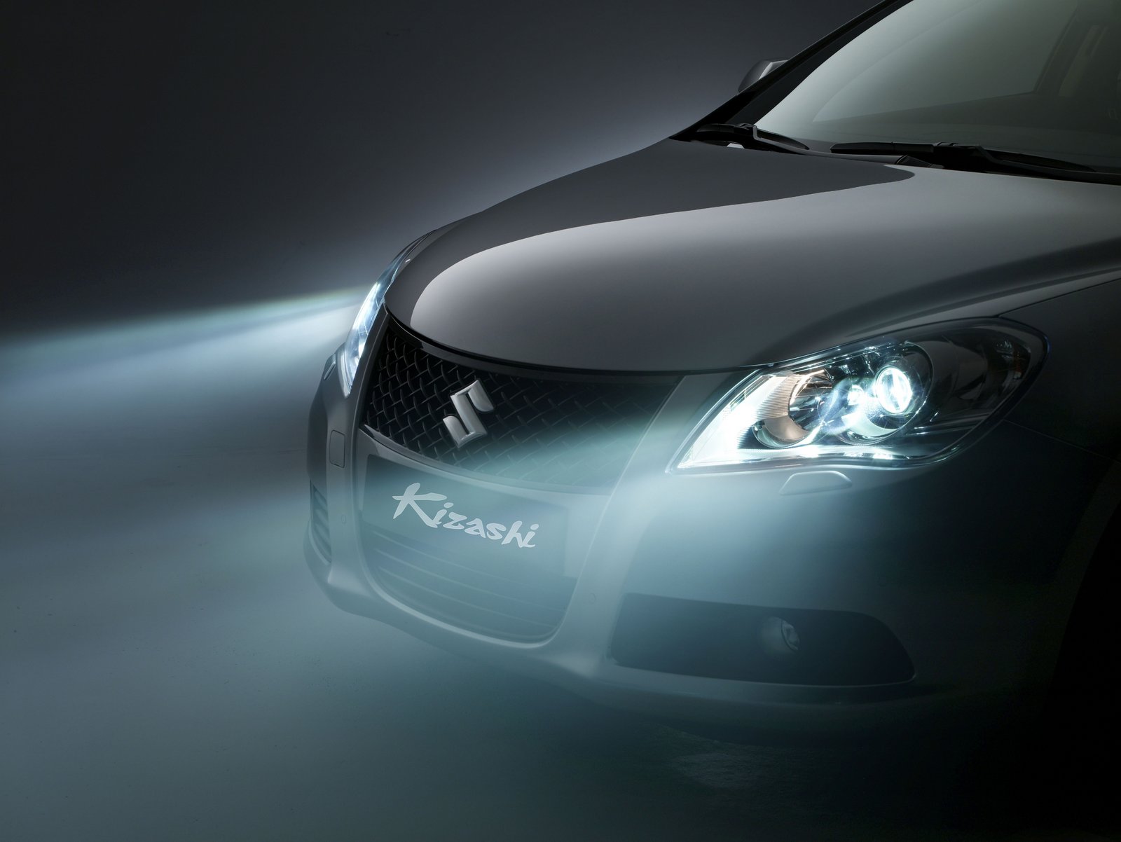 2010_kizashi_exterior_HID_headlights.jpg