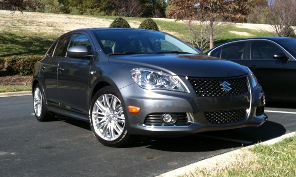 2012 Kizashi GTS 01.jpg